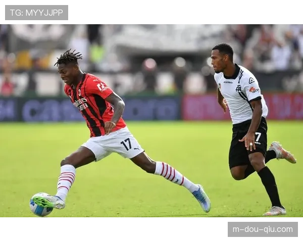 实时:斯佩齐亚主场球迷抗议管理层,比赛在歌声与标语中进行 实时:斯佩齐亚主场球迷抗议管理层,比赛在歌声与标语中进行